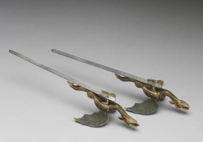 图片[3]-Gilt bronze hairpin inlaid with European glass flying dragon decoration, Qing dynasty, Jiaqing reign (1796-1820)-China Archive